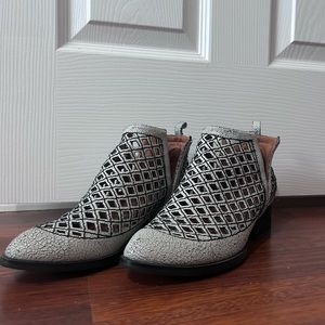 Grey Crackled Texture Ankle Boots - Jeffrey Campbell